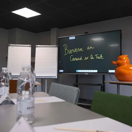 Western Le Canard Sur Le Toit Hotel 4*