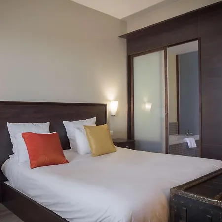 Western Le Canard Sur Le Toit