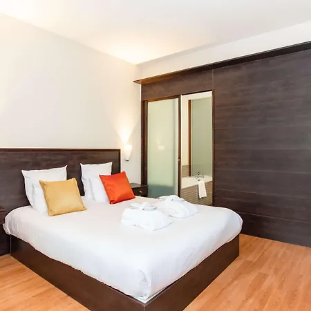 Western Le Canard Sur Le Toit Hotel 4*