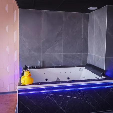 Western Le Canard Sur Le Toit Hotel