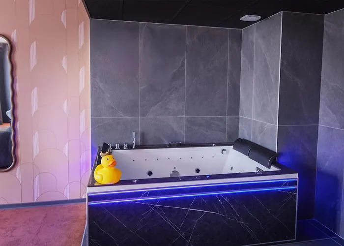 Western Le Canard Sur Le Toit Hotel