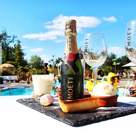 Western Le Canard Sur Le Toit קולומייר