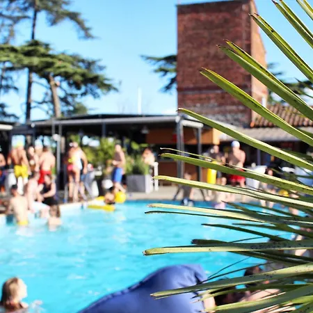 Western Le Canard Sur Le Toit קולומייר