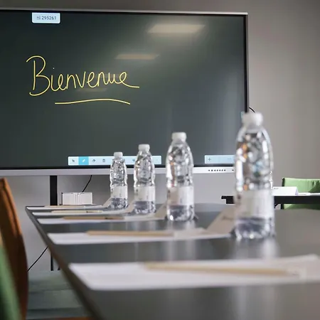 Western Le Canard Sur Le Toit 4*