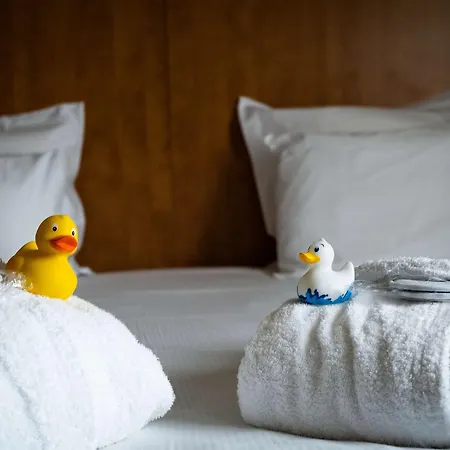 Western Le Canard Sur Le Toit Hotel